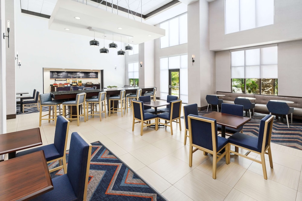 Hampton Inn & Suites Thousand Oaks 44/58