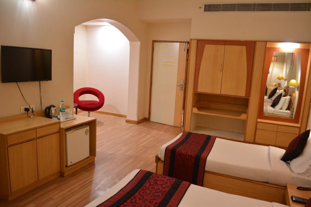 HOTEL ADITYAZ 26/41