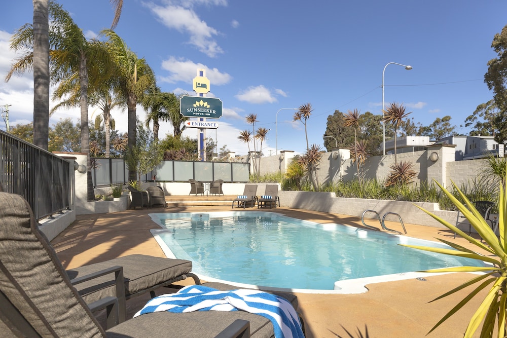 Sunseeker Motor Inn 55/66
