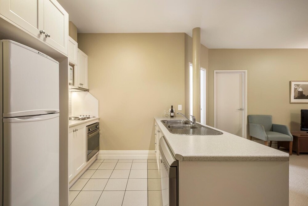 Launceston Central Apartment Hotel 50/51