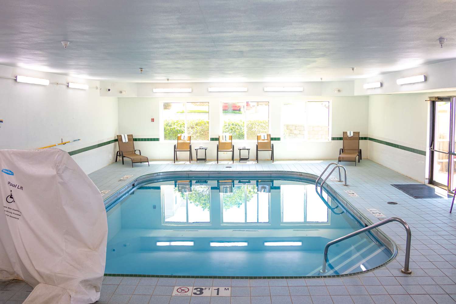 swimming pool spa