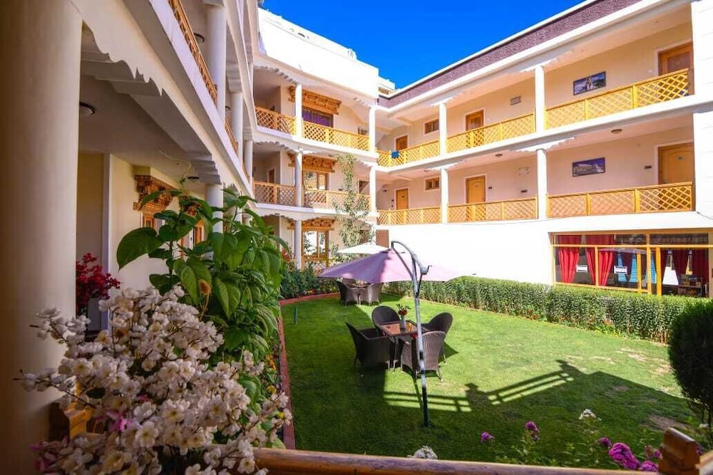 Hotel Ladakh Inn 17/19
