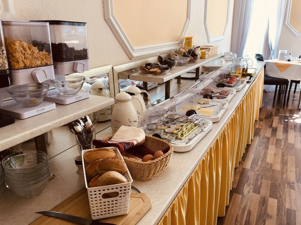 Castell Hotel 40/49