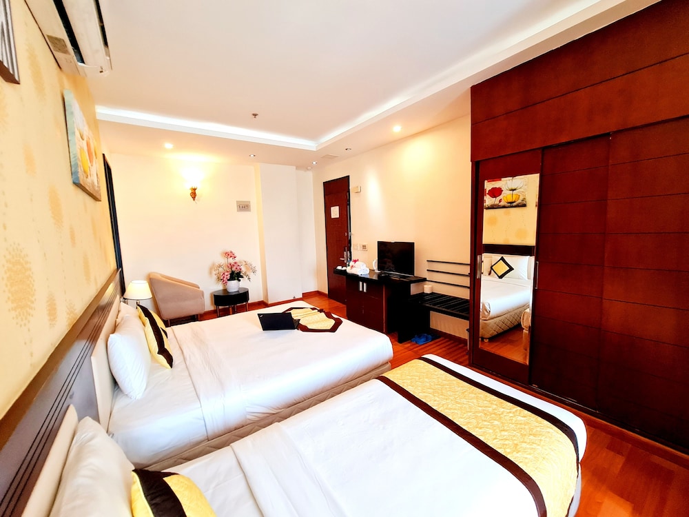 1 BEDROOM, FAMILY SUITE, CITY VIEW