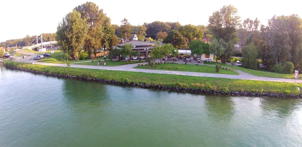 River Lodge 25/35