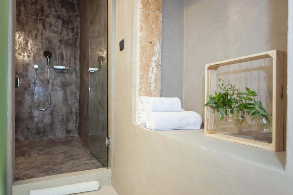 Chania Inn 44/46