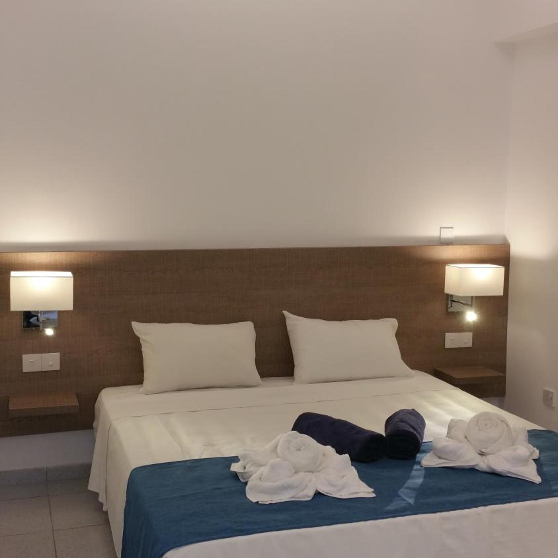 2 Bedrooms, Suite, Pool and Sea View