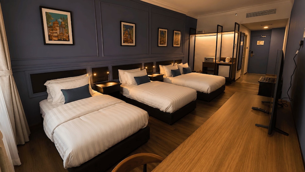 KUALA LUMPUR INTERNATIONAL HOTEL 14/39