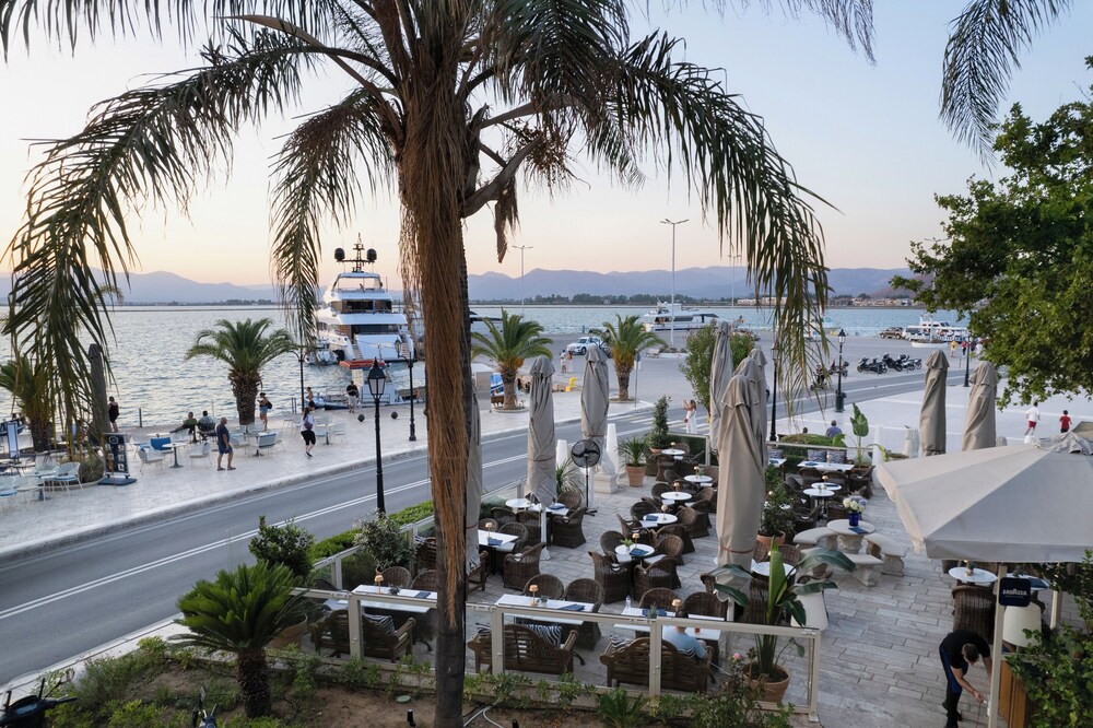 Grande Bretagne Hotel 51/53