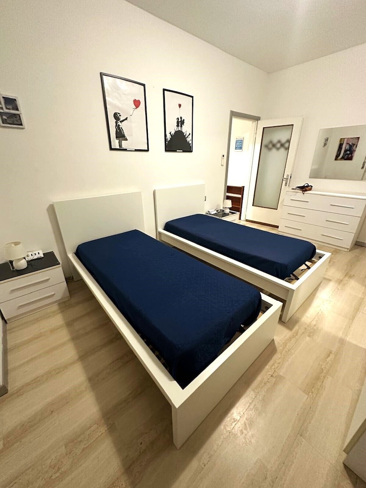 Suzzani Apartment 2/7