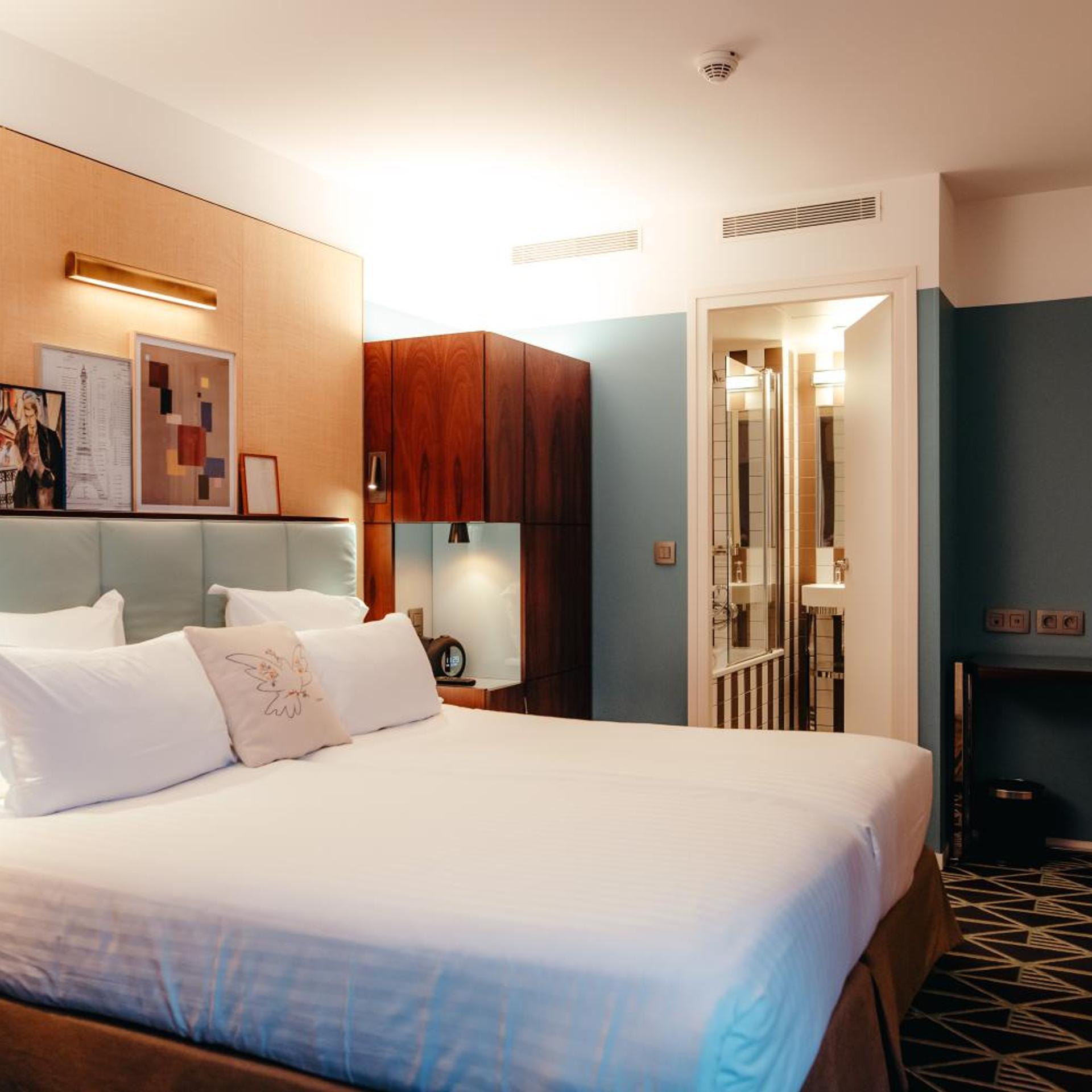 Deluxe, Twin Beds, Pool Access