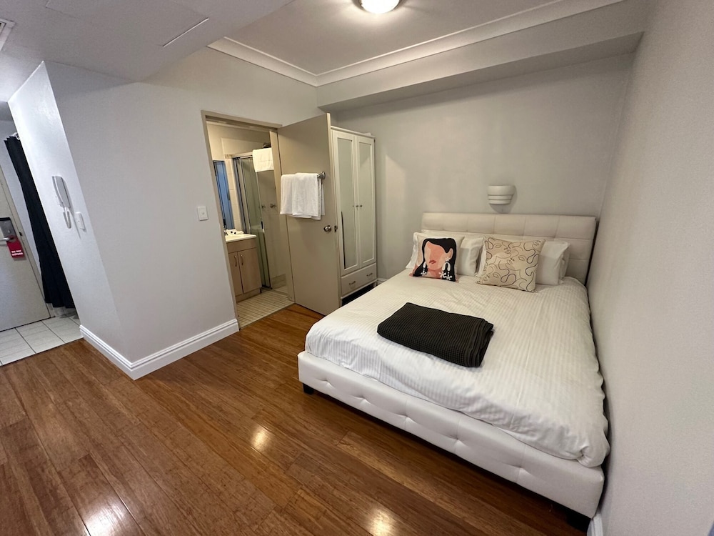 DELUXE, SUITE, QUEEN BED, SOFA