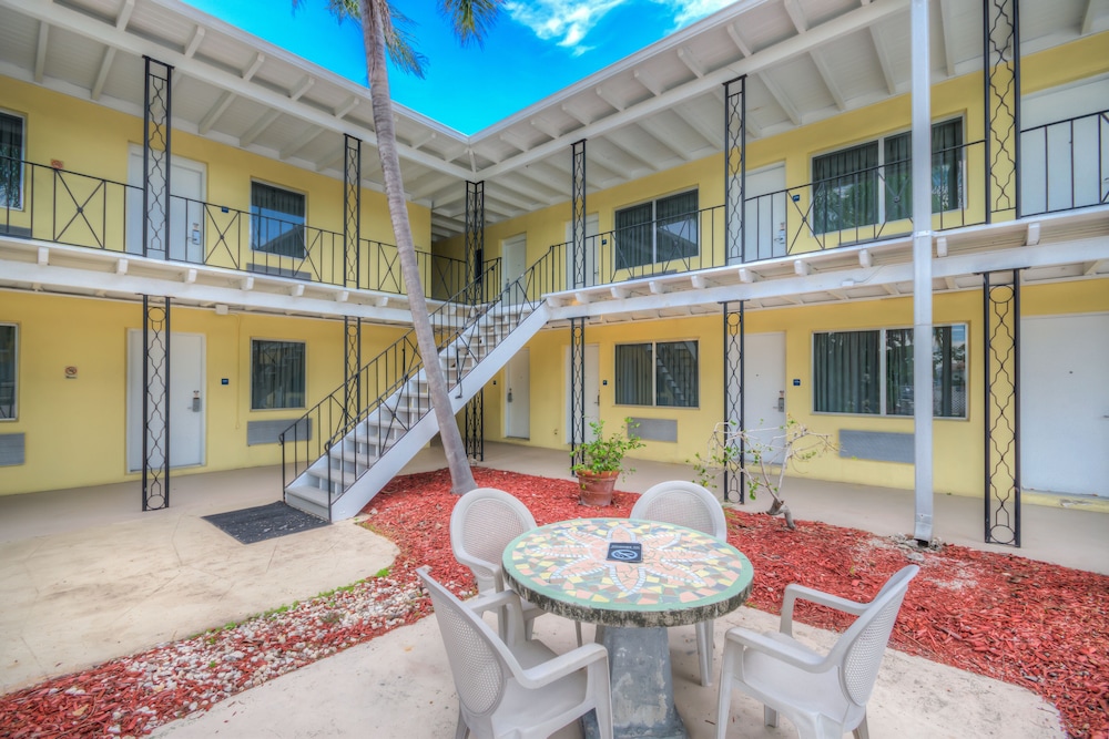 Rodeway Inn Suites 22/28
