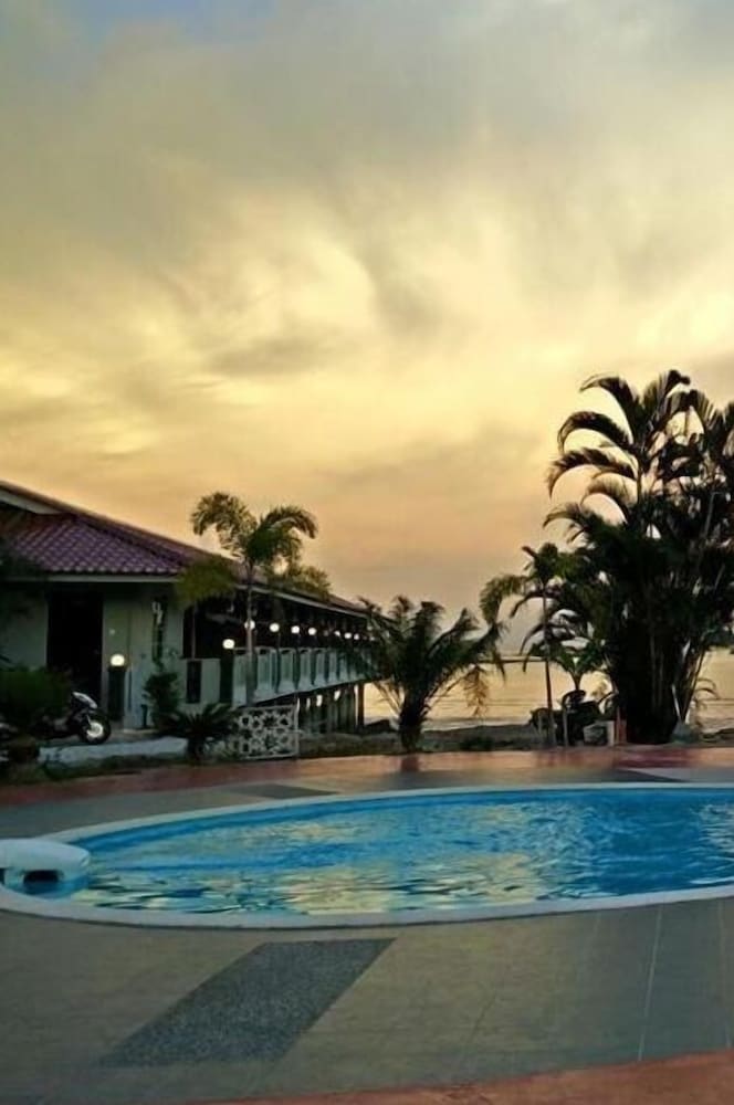 Penarak Bamboo Beach Motel 37/43