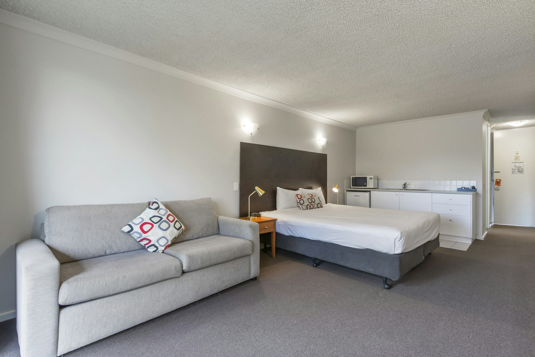 Knox International Hotel and Apartments 6/24