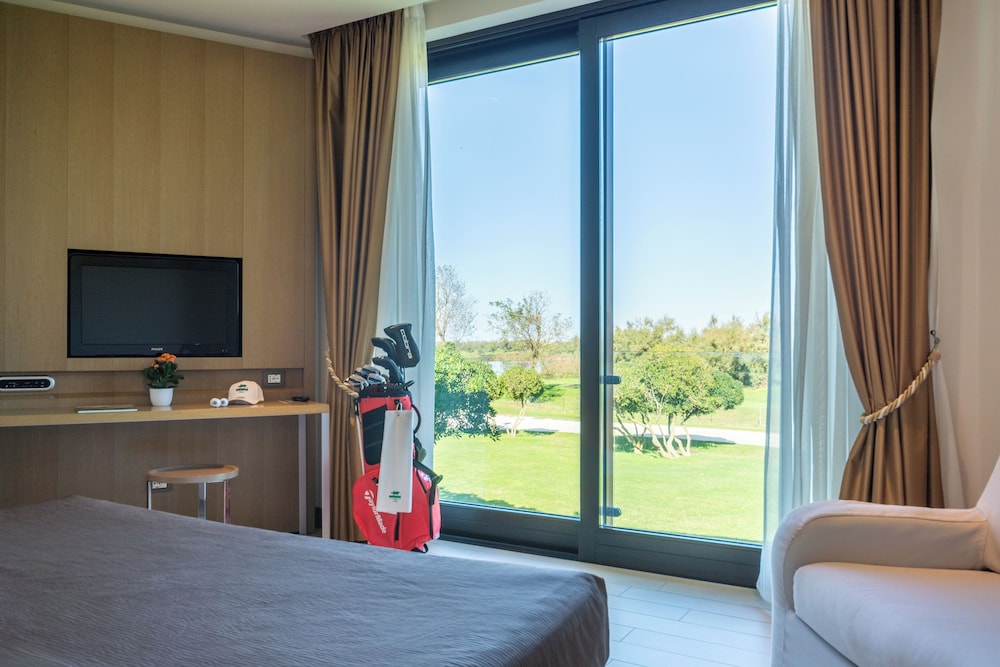 Golf Hotel 13/68
