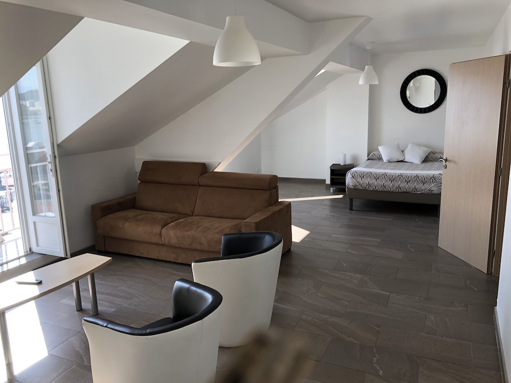 Le Dauphin Hotel 37/54