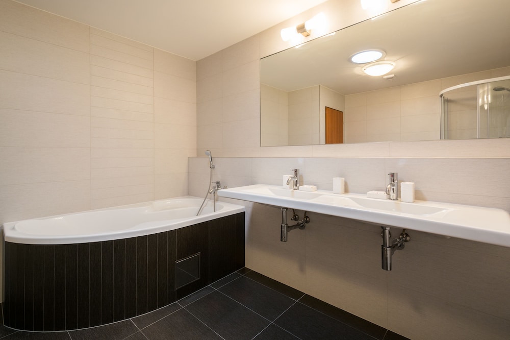 Apartment, 1 Double and 4 Single Beds