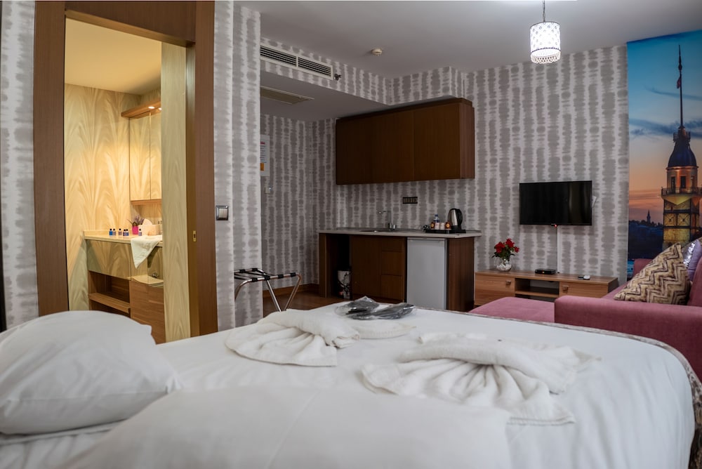 STUDIO, DOUBLE OR TWIN BED