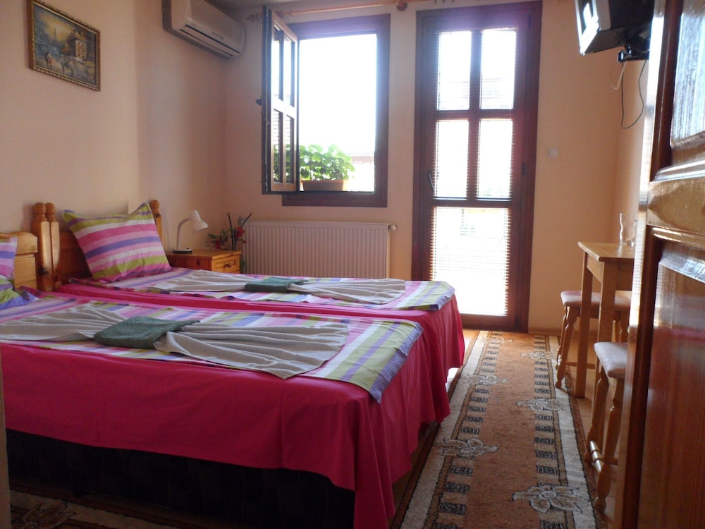 Hotel Varusha 13/43