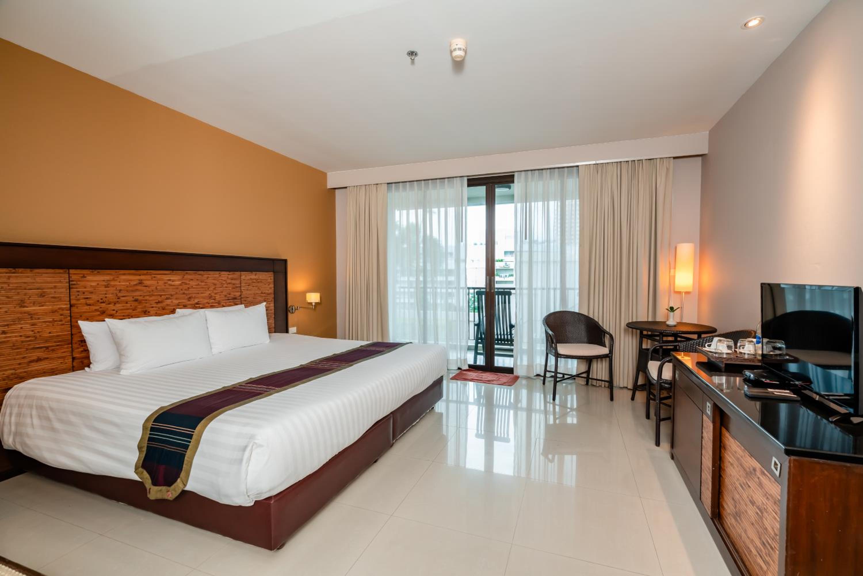 Tara, Deluxe, Double Bed