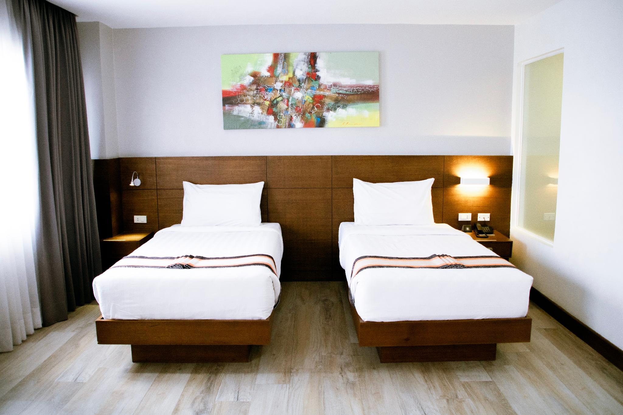 Silver, Deluxe, Twin Beds