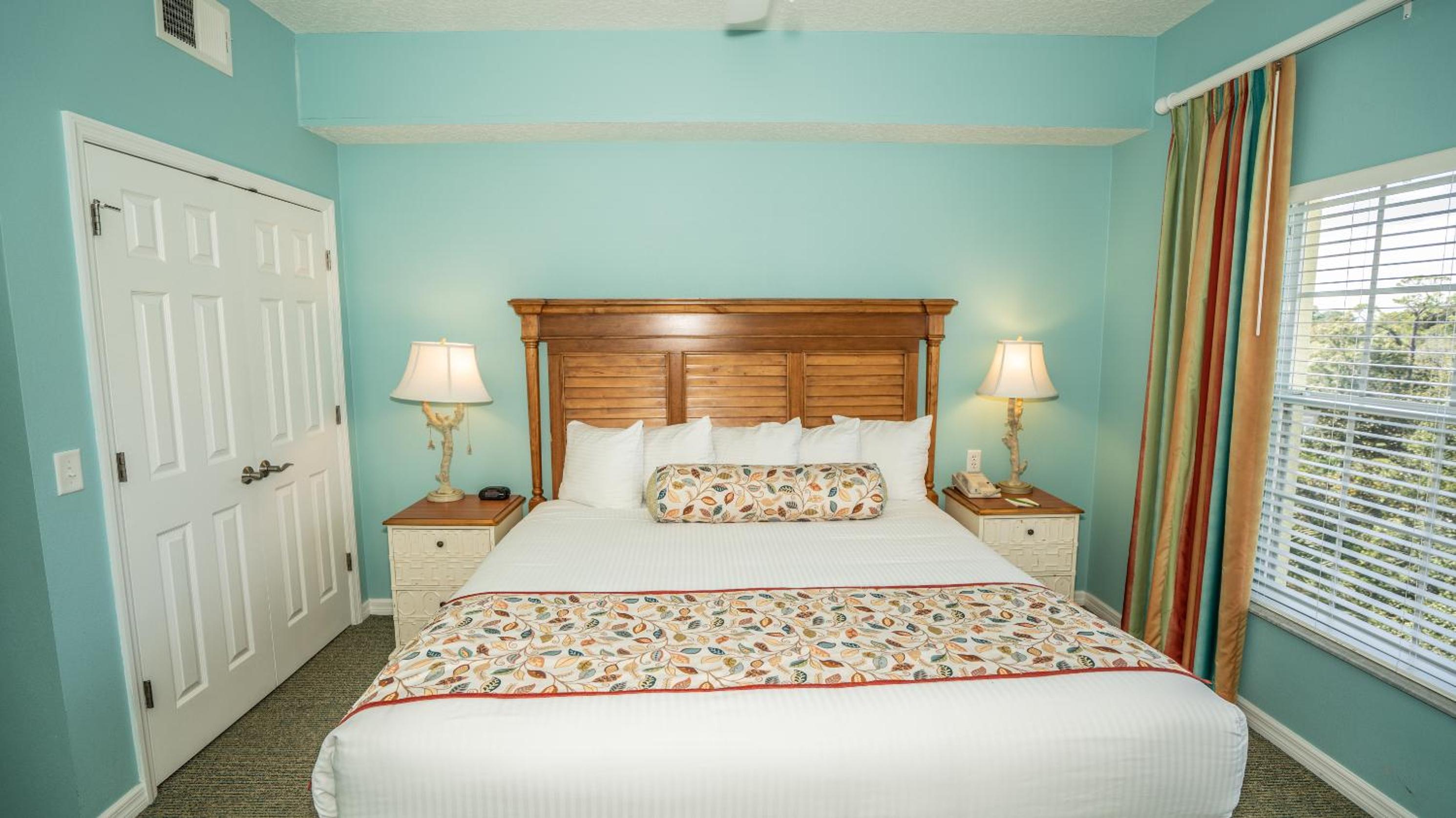 2 Bedrooms, Condo, Sofa, Kitchen