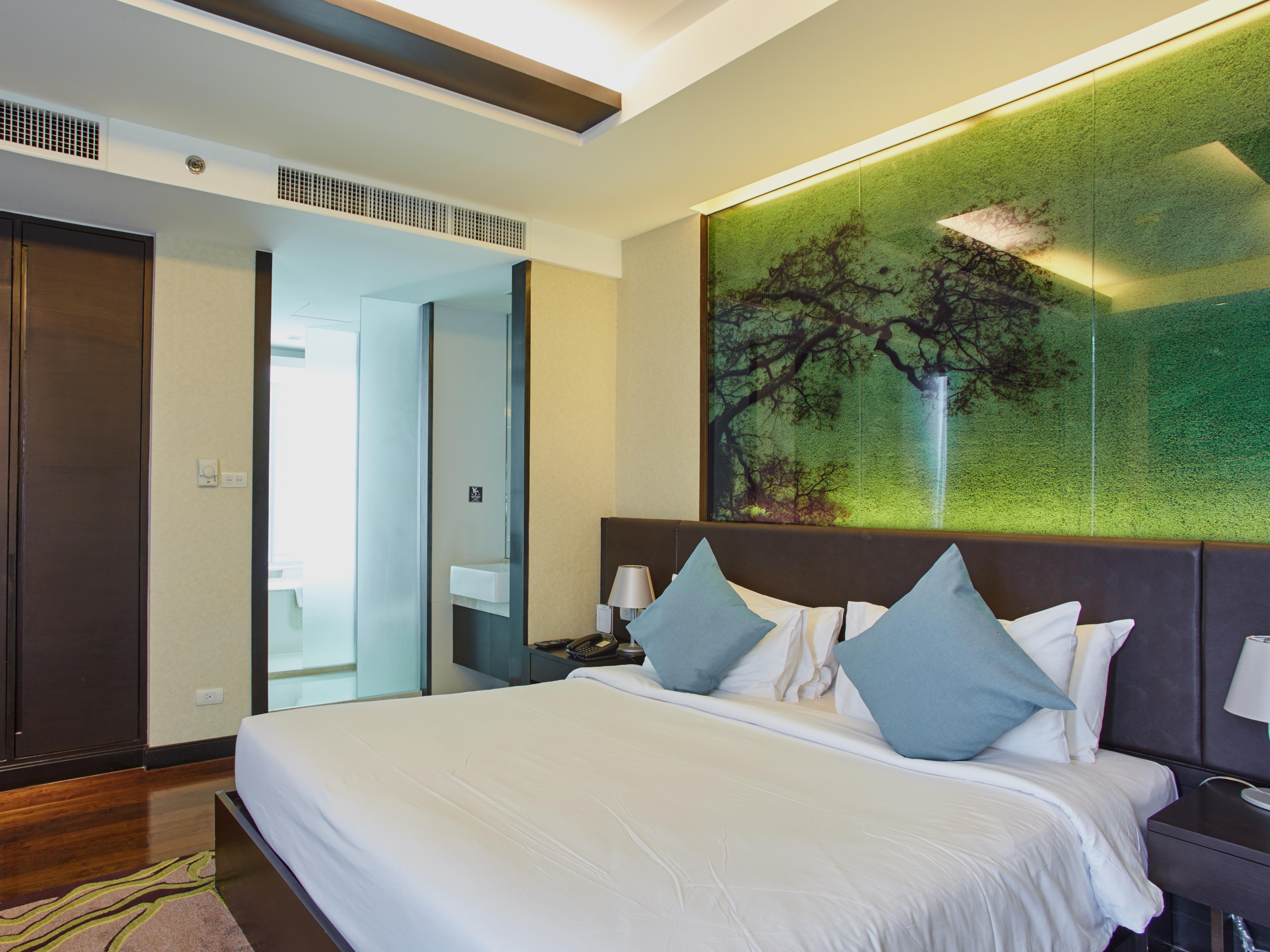 Premier Corner Room