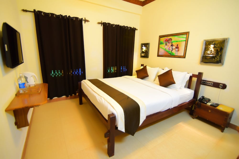 KOVALAM BEACH HOTEL 12/36