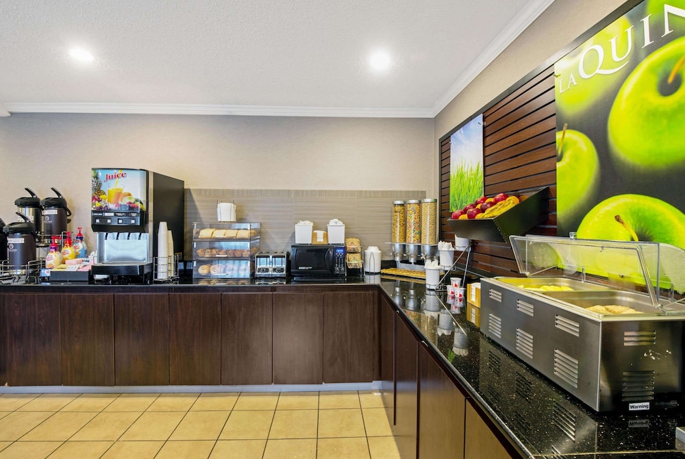 La Quinta Inn And Suites By Wyndham Harrisburg Airport Hershey 36/48