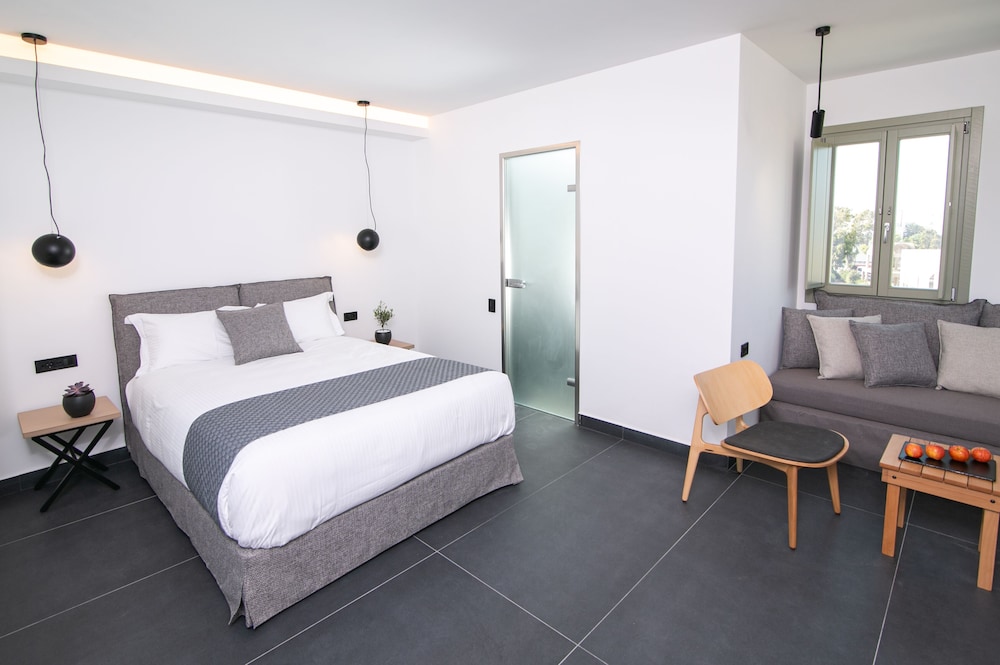 HONEYMOON, SUITE, OUTDOOR JETTED TUB