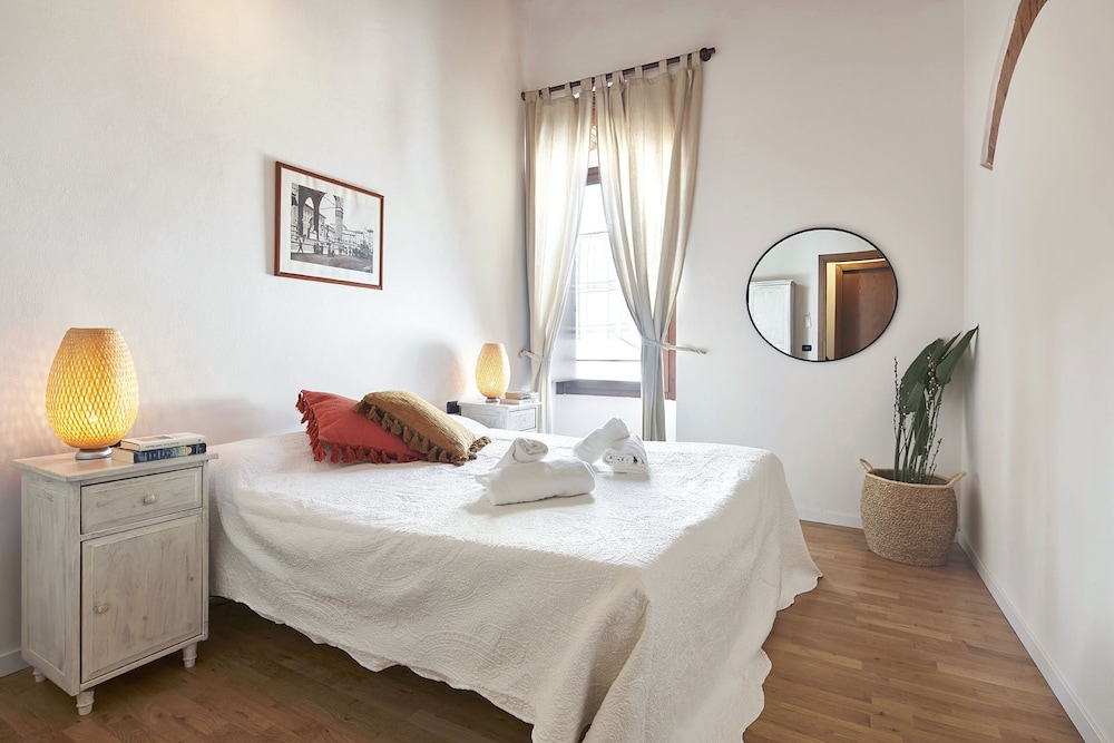 A Few Steps to The Duomo Amazing 4BD Apt 5/20
