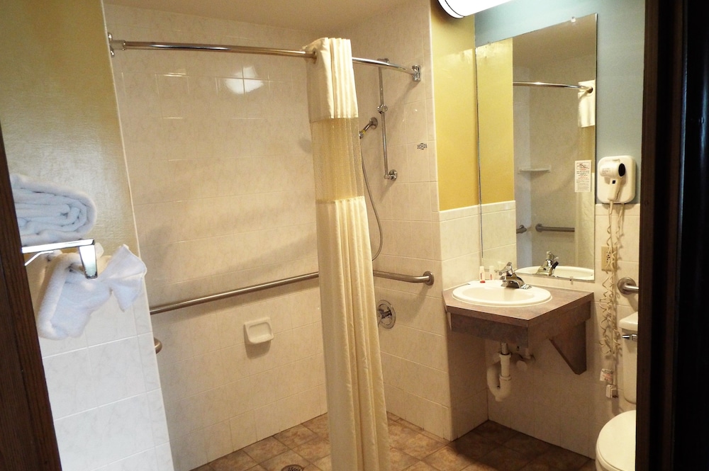 Super 8 by Wyndham Casper East/Evansville 30/33