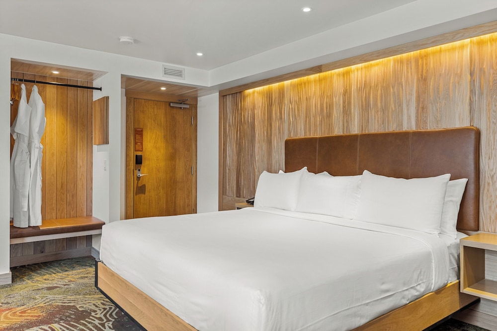 SUPERIOR, KING BED
