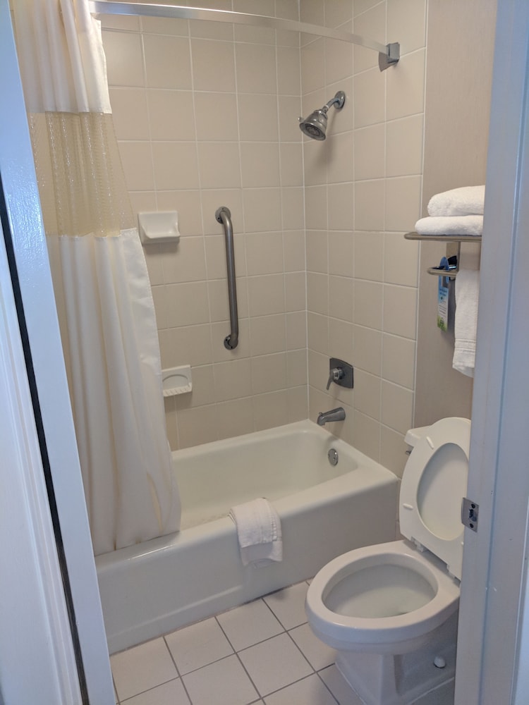 Days Inn by Wyndham Seguin TX 18/27