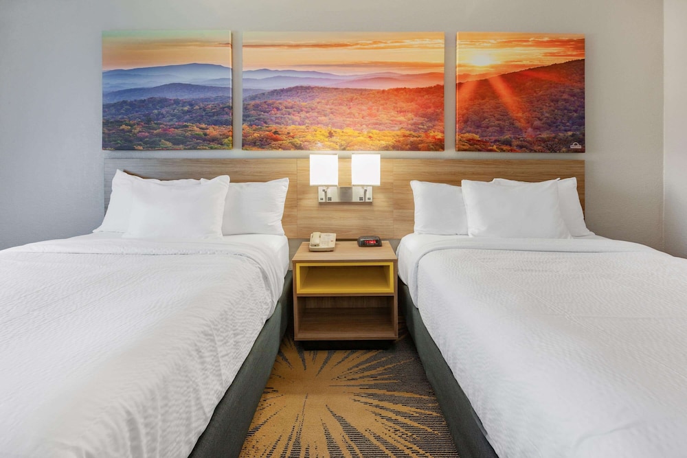Days Inn By Wyndham Roanoke Near I-81 11/47