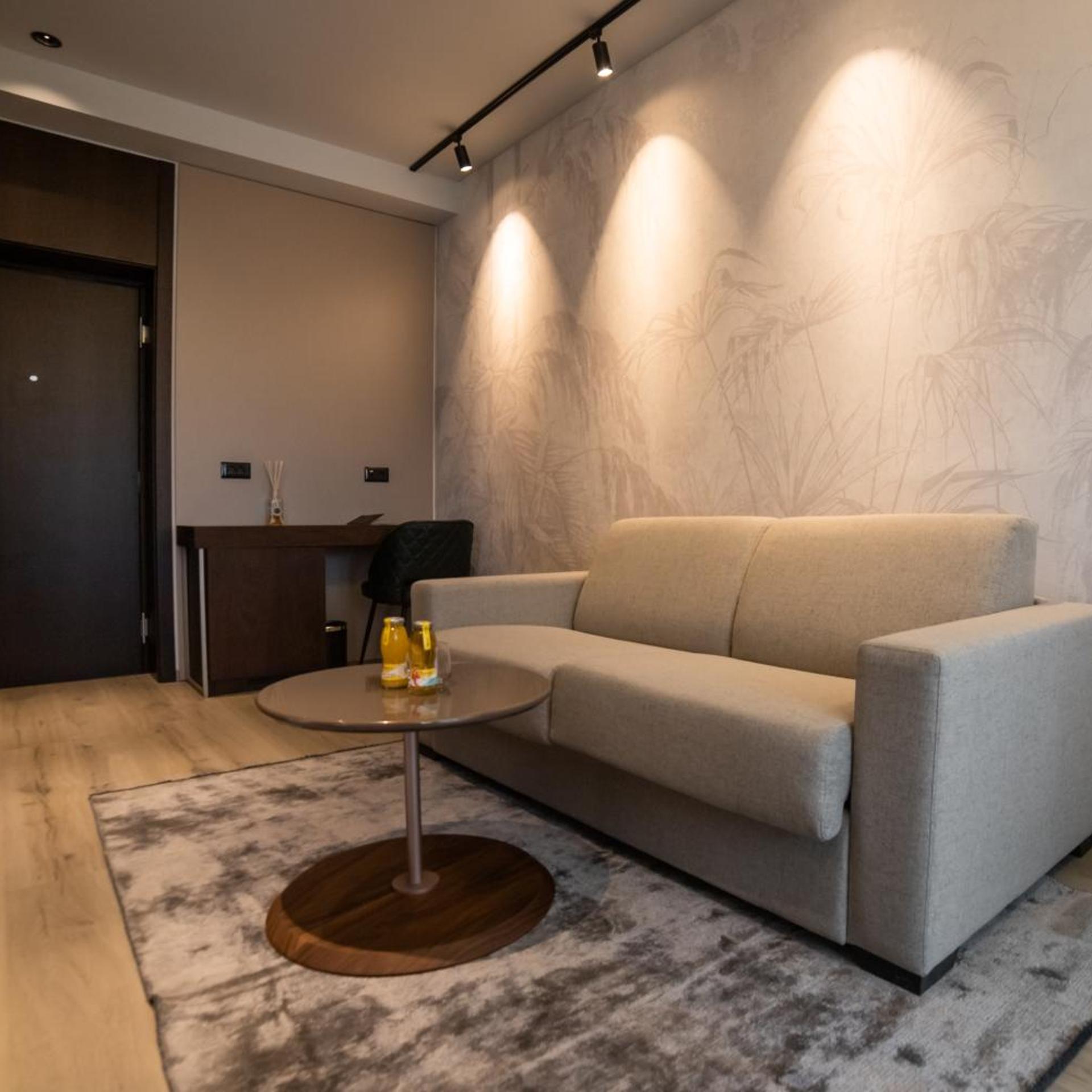 Emery Hotel Pristina 30/50