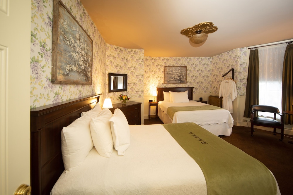 Inn At St John 19/36