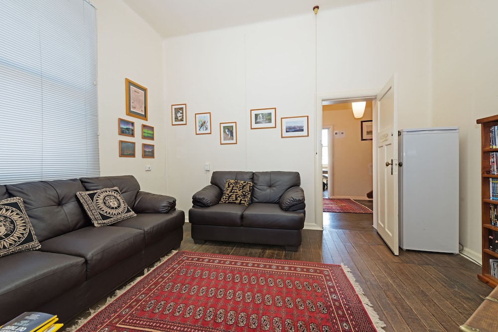 Edinburgh Gallery Bed Breakfast 42/61