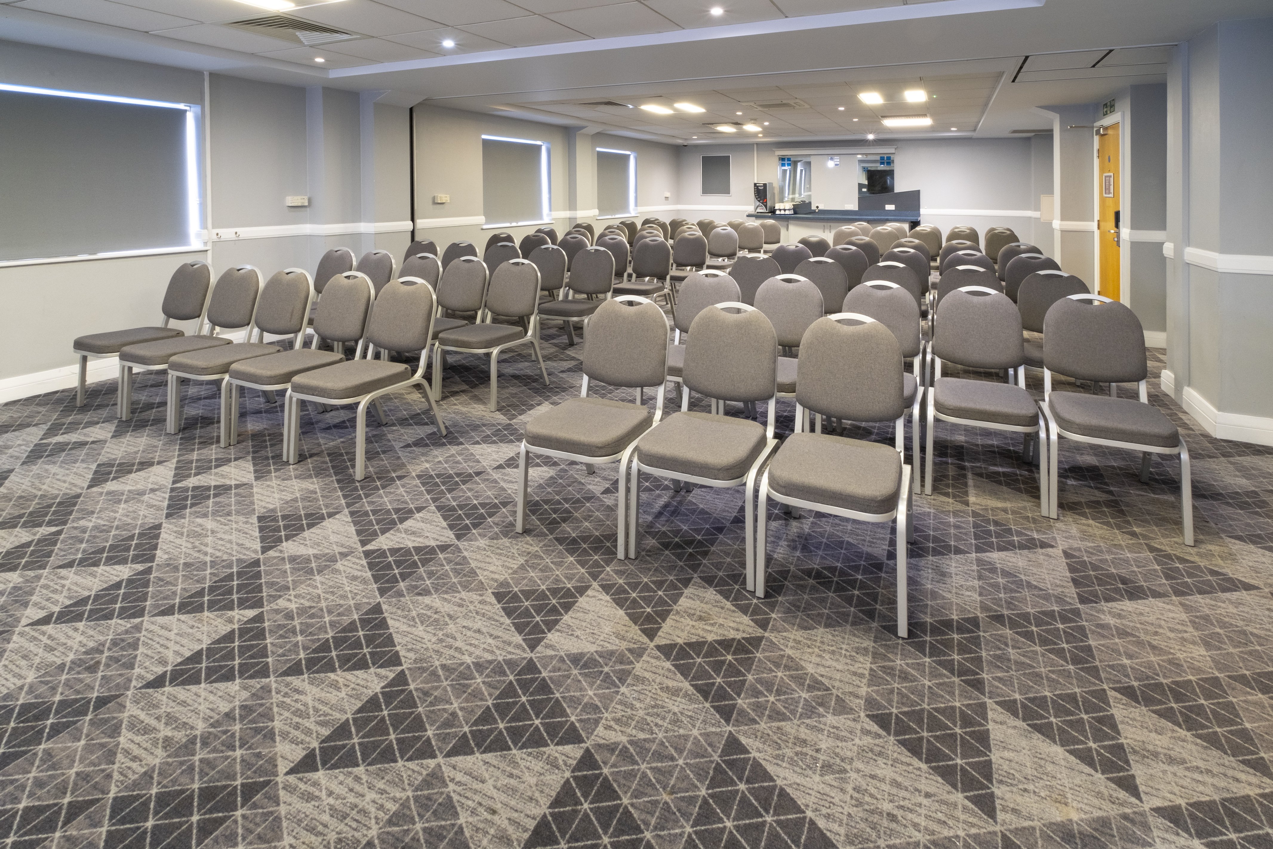 HOLIDAY INN EXPRESS BIRMINGHAM NEC 67/73