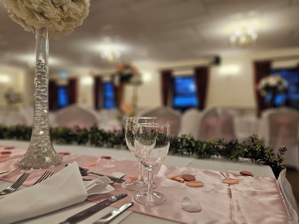MARSH FARM HOTEL 38/50