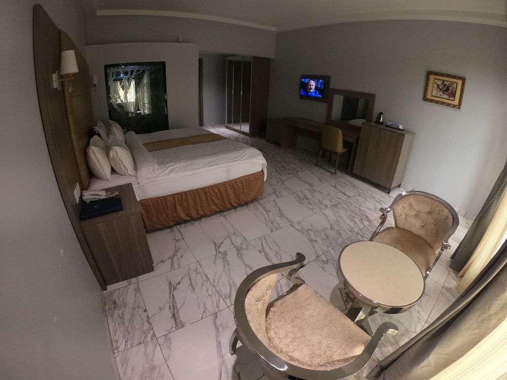 Maxbe Continental Hotel 11/33