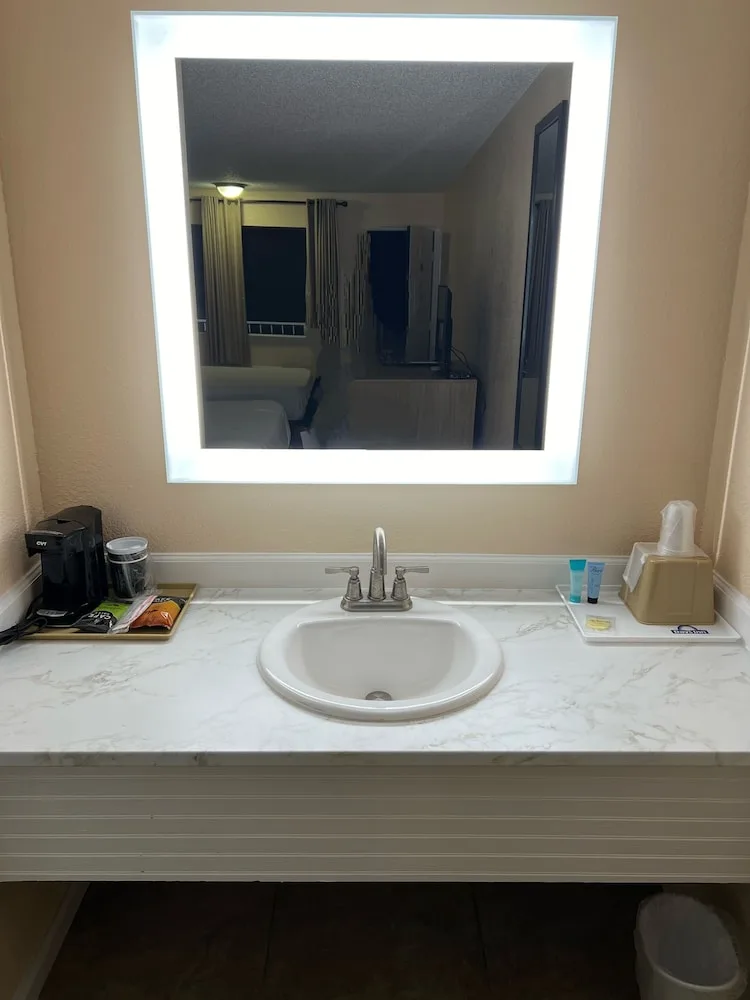 Days Inn by Wyndham Branson Near Theatre District 26/27