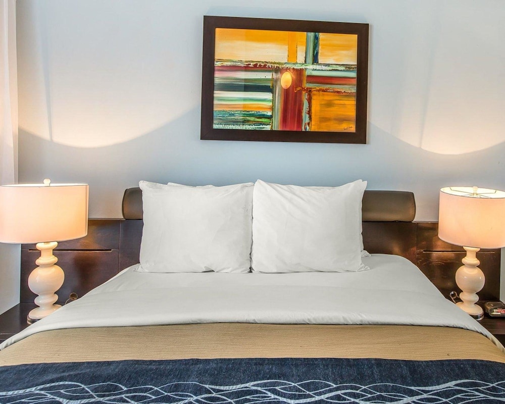 Comfort Inn & Suites Levittown PR 12/50