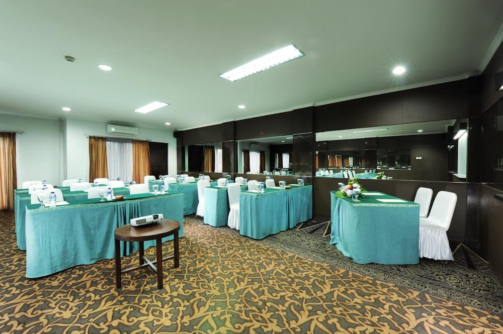 Palace Hotel Cipanas 26/39