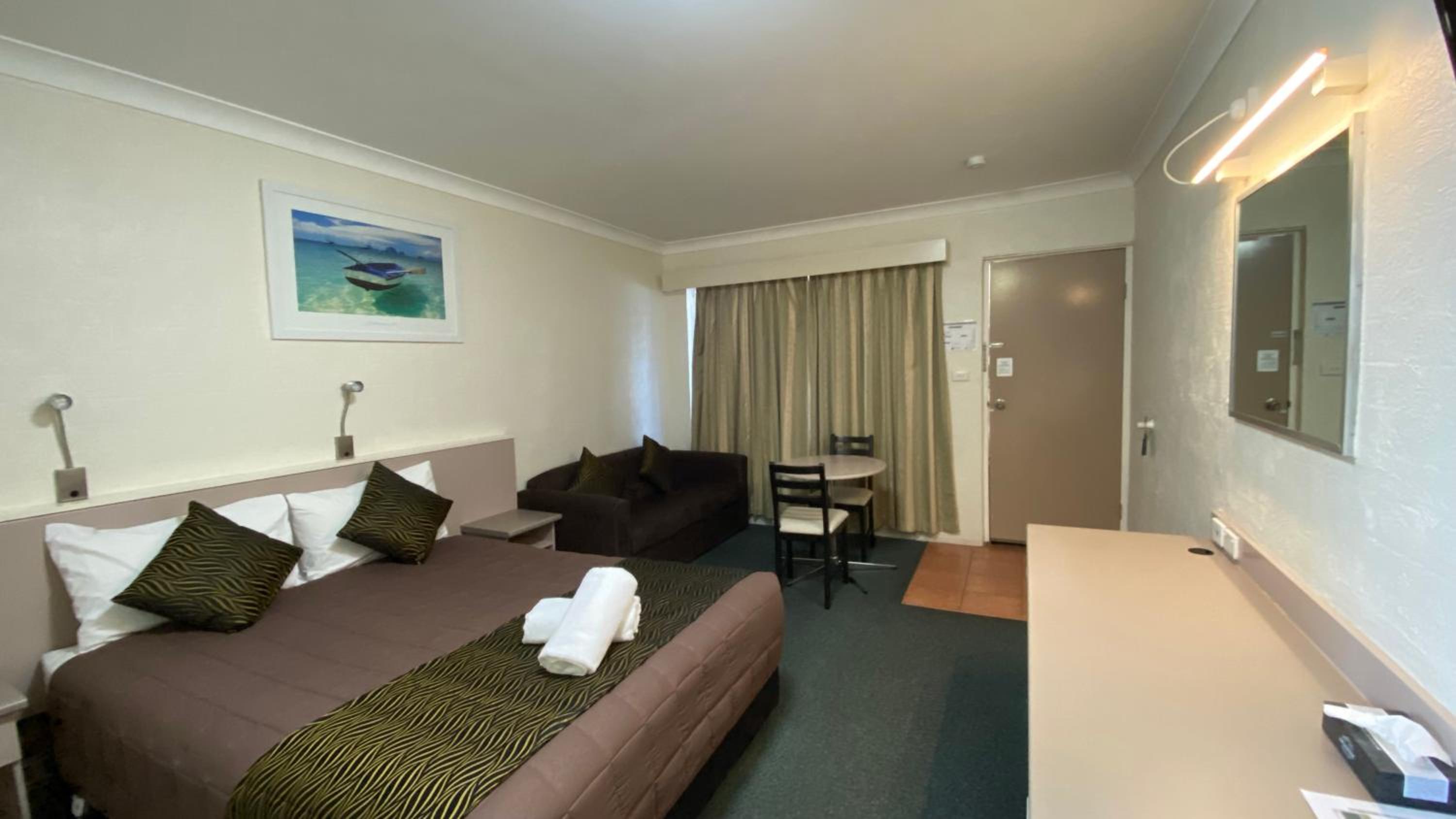 جناح تنفيذي، Sapphire City Motor Inn Inverell 3/8