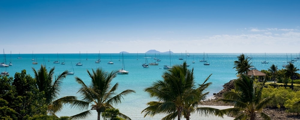 AIRLIE BEACH HOTEL 66/70