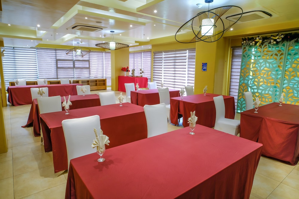 New Dawn Hotel Plus 60/79