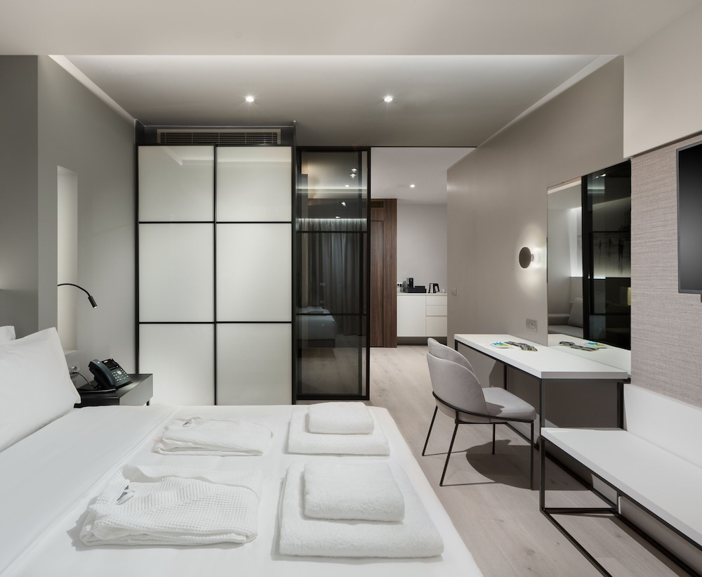 Ivis 4 Hotel 37/56
