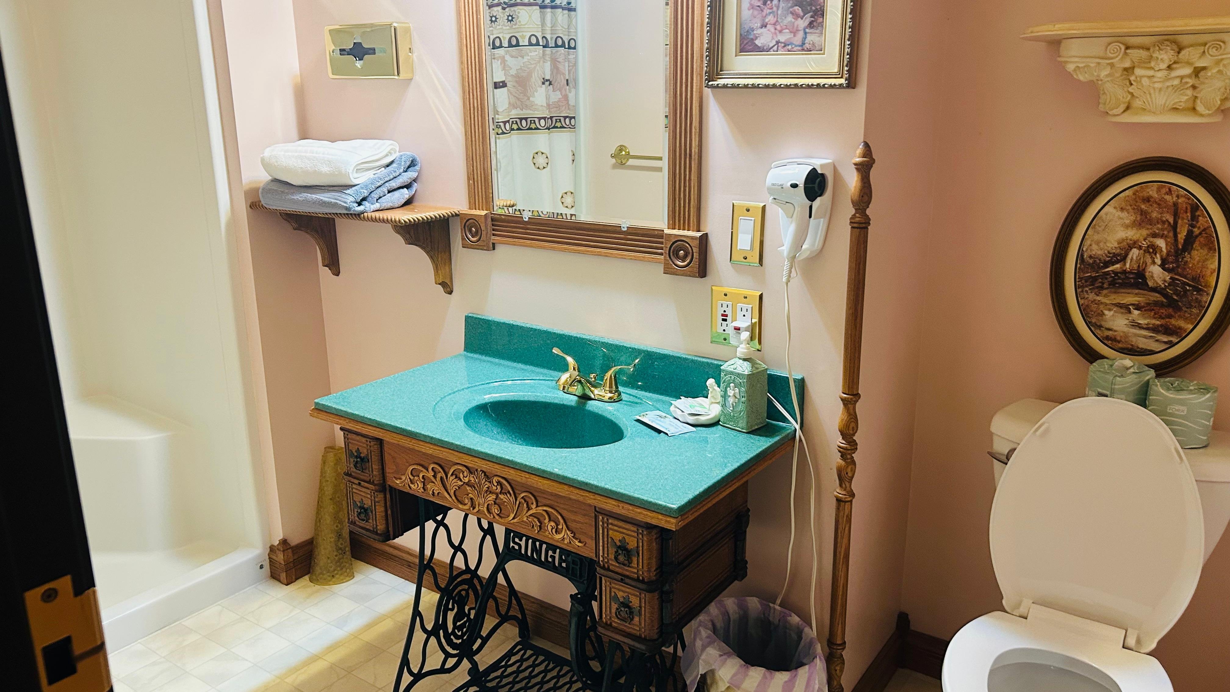 Victorian Inn Motel & Suites 45/48
